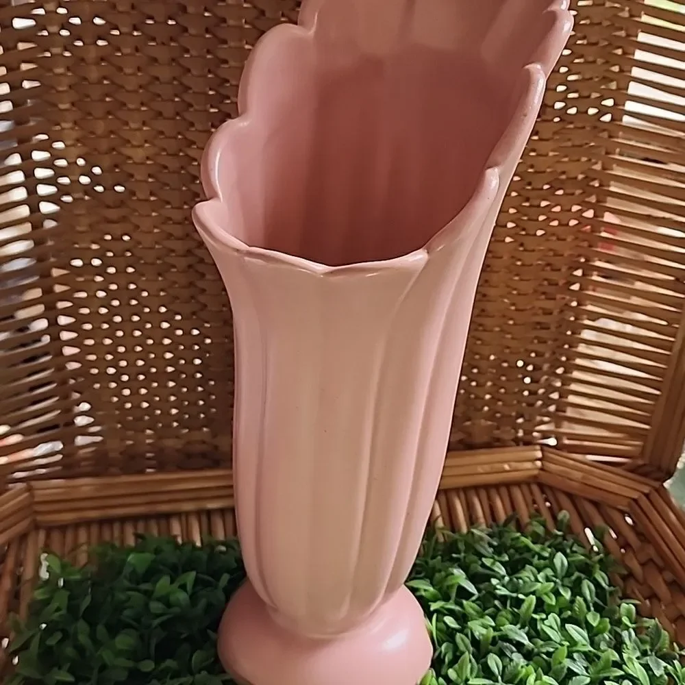 Vintage Abingdon USA Pink Vase With Scalloped Edges